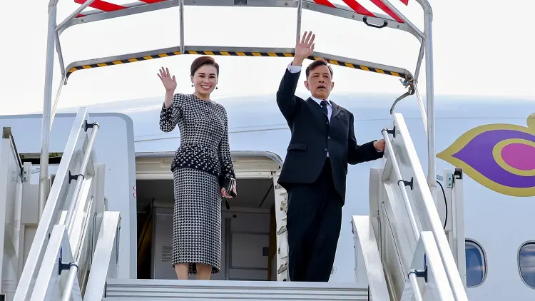 ในหลวง-พระราชินี ทอดพระเนตรการดำเนินงานของบริษัทแอร์บัส ก่อนเสด็จฯ กลับไทย