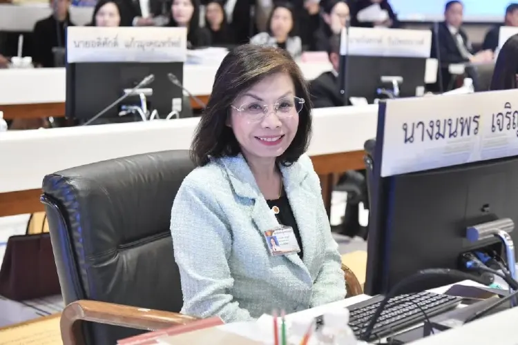 'มนพร' การันตี รมต.พท. มีผลงาน ย้ำทำงานตามเป้า-ตามนโยบายเต็มที่