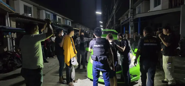 ยึดทรัพย์บ้านที่ดินรถยนต์ บุกจับนักค้ายาฯตลาดดังปทุมธานี
