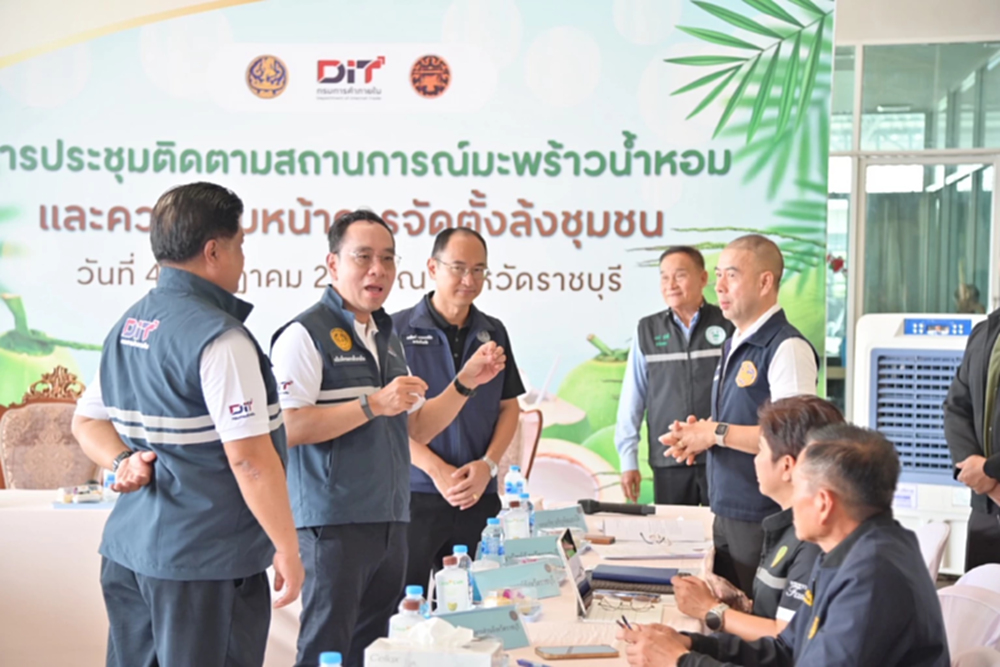 พาณิชย์ ลุยราชบุรี ปั้น “ล้งชุมชนมะพร้าวน้ำหอม” ดัดหลังนายทุนกดราคา