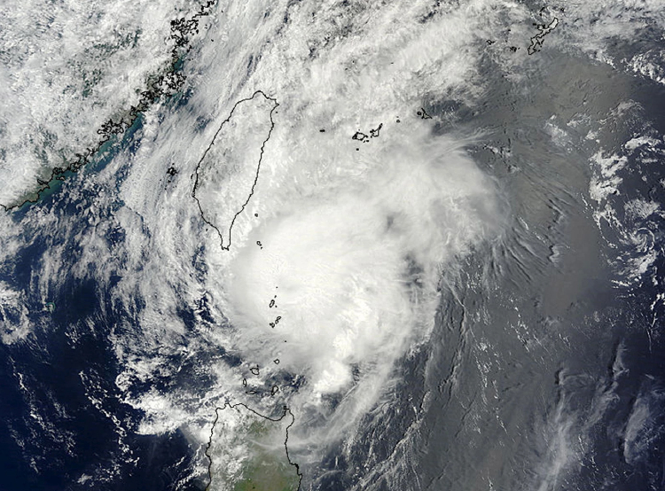 จีนเตือนฝนตกหนักเสี่ยงน้ำท่วม ไต้ฝุ่นโนอึลถล่มภาคใต้