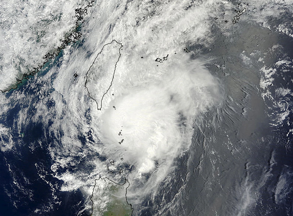 จีนเตือนฝนตกหนักเสี่ยงน้ำท่วม ไต้ฝุ่นโนอึลถล่มภาคใต้