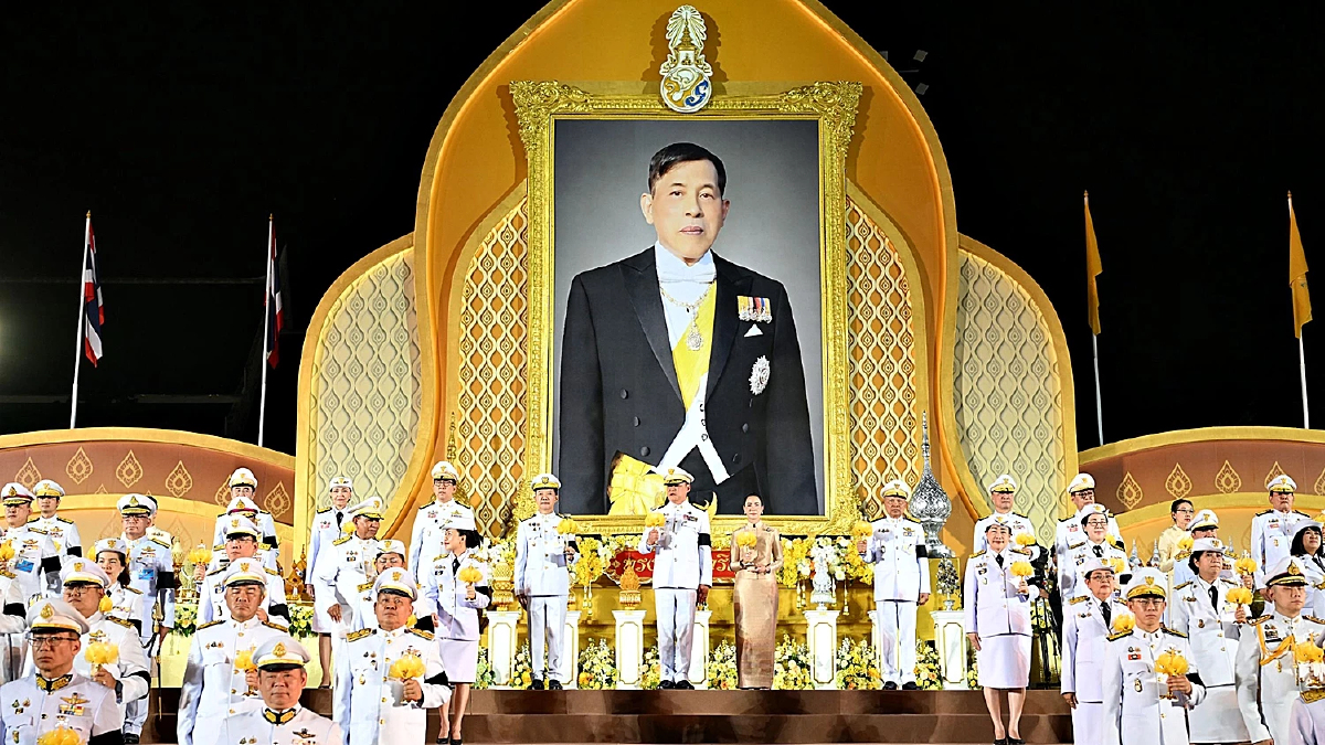 นายกฯ เป็นประธานพิธีถวายเครื่องราชสักการะ-จุดเทียนถวายพระพรชัยมงคล เนื่องในวันเฉลิมพระชนมพรรษา