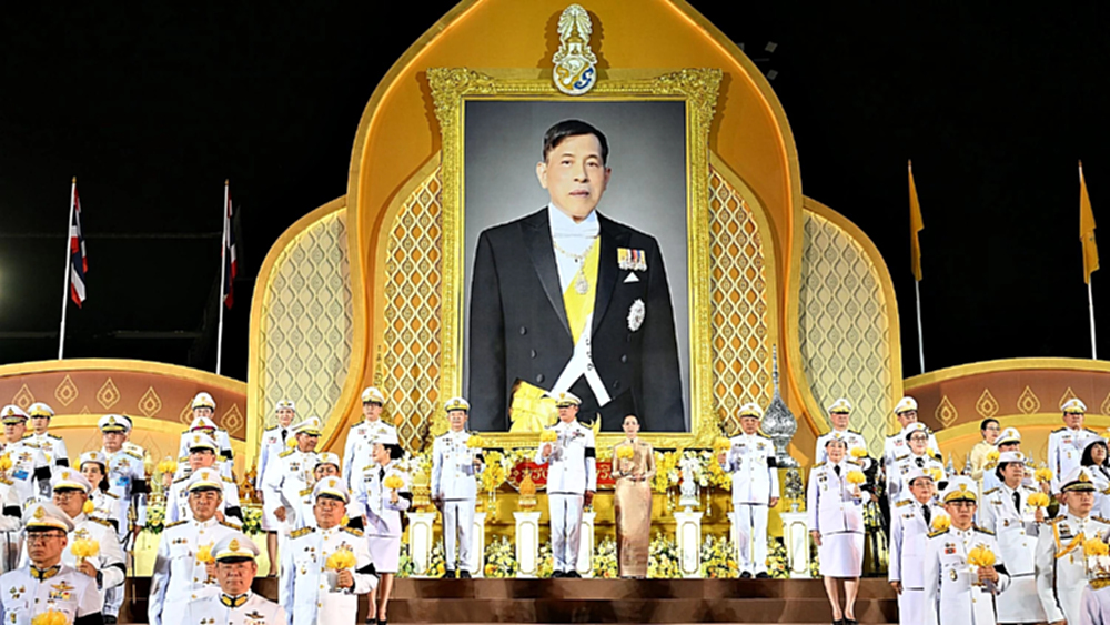 นายกฯ เป็นประธานพิธีถวายเครื่องราชสักการะ-จุดเทียนถวายพระพรชัยมงคล เนื่องในวันเฉลิมพระชนมพรรษา