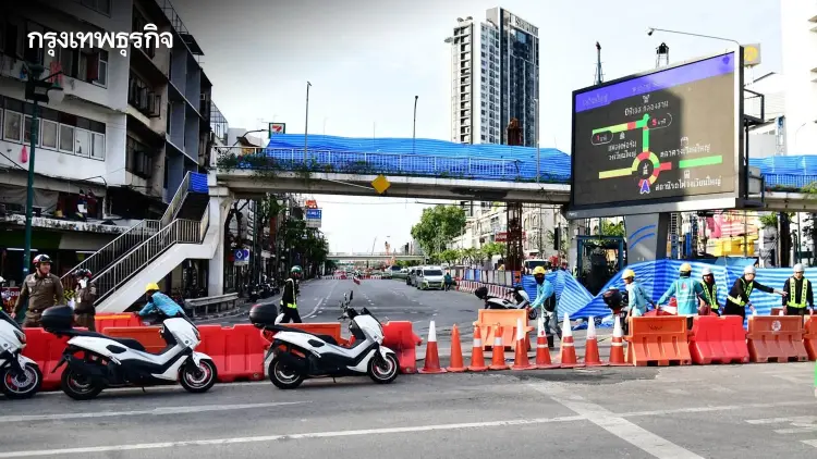 ปิดถนน ดินทรุดตัว แนะเส้นทางเลี่ยง ถนนประชาธิปก - ขสมก. ปรับเส้นทางเดินรถชั่วคราว