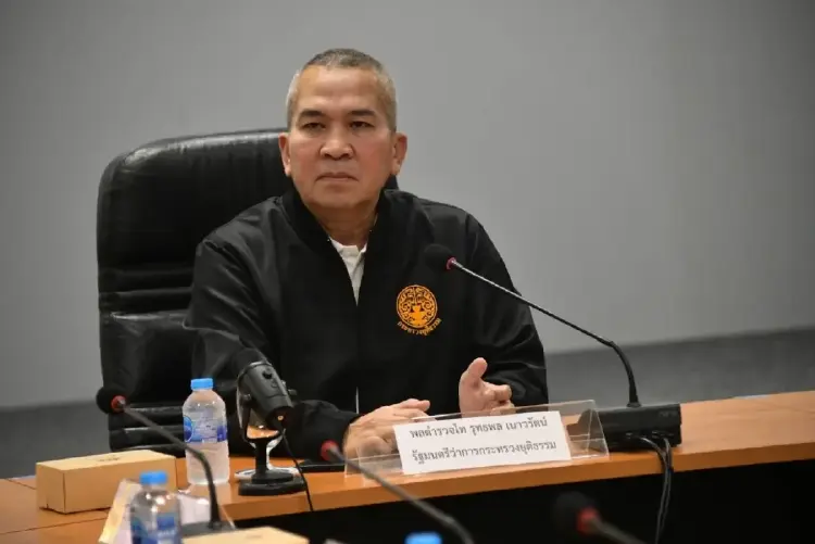 รมว.ยุติธรรม แจงติดภารกิจ สวน 'พริษฐ์' ปัดหนีตอบกระทู้คดีฮั้ว สว.