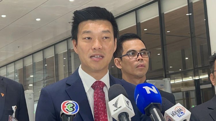 'ผู้นำฝ่ายค้าน' จี้ 'นายกฯ' รับผิดชอบงานสภา-ตอบกระทู้สด