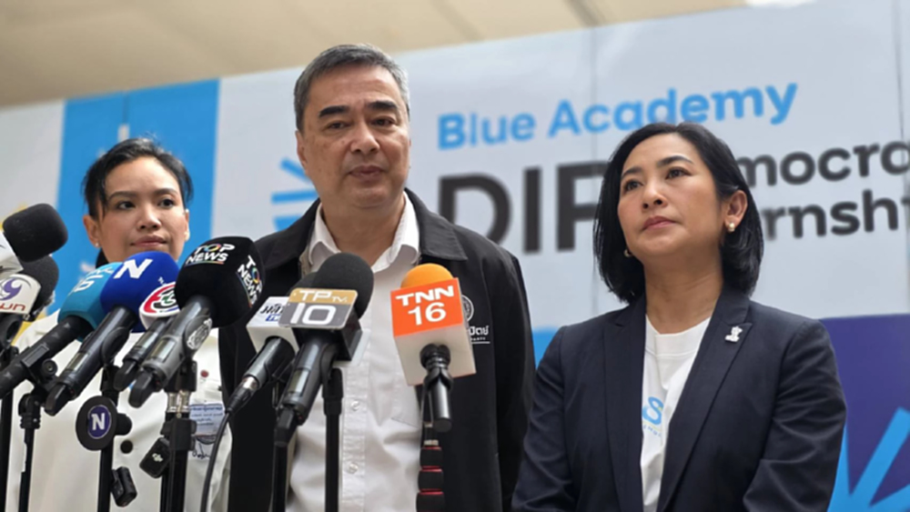 'อภิสิทธิ์' บี้รัฐบาลเร่งเจรจา 'ภาษีสหรัฐฯ' หลังเก็บไทย 12.5%