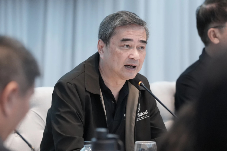 'อภิสิทธิ์' รอคุยฝ่ายค้าน เปิดซักฟอก จับตางบเปลี่ยนผ่านพลังงาน