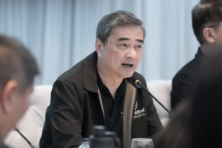 'อภิสิทธิ์' รอคุยฝ่ายค้าน เปิดซักฟอก จับตางบเปลี่ยนผ่านพลังงาน