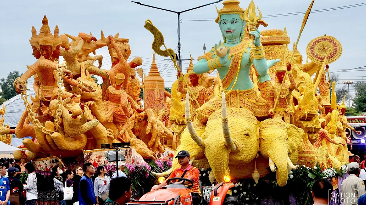 สุดวิจิตร! แห่เทียนพรรษาอุบลราชธานี 2569 ยิ่งใหญ่ฉลอง 125 ปี นักท่องเที่ยวแห่ชมเนืองแน่น