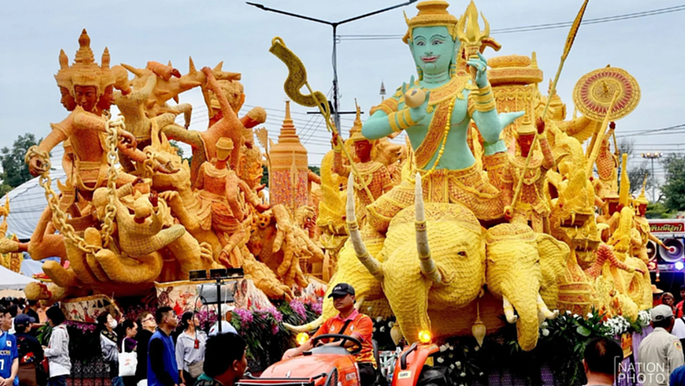 สุดวิจิตร! แห่เทียนพรรษาอุบลราชธานี 2569 ยิ่งใหญ่ฉลอง 125 ปี นักท่องเที่ยวแห่ชมเนืองแน่น