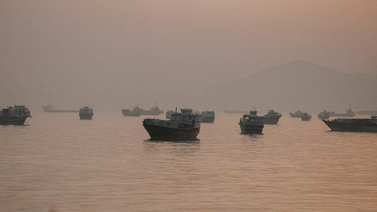 'เรือน้ำมันคูเวต' ถูกโจมตีใกล้ช่องแคบฮอร์มุซ ลูกเรือบาดเจ็บ 2 ราย