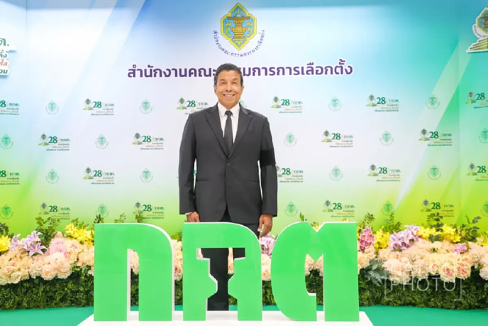 'ชัชชาติ' รับหนังสือรับรองผู้ว่าฯ กทม.ลุย 100 วันแรก ดัน 261 นโยบาย