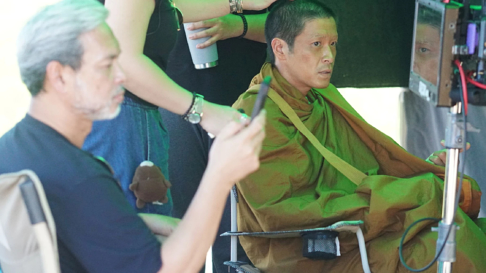 ‘อาเล็ก ธีรเดช’ ทุ่มสุดตัว โกนหัวรับบทพระใน “คำสารภาพของหมอผี”