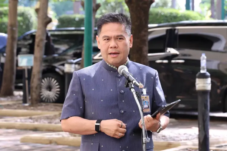 'อุตสาหกรรม' สาวต้นตอเศษโฟมทะลักบ่อวิน ลักลอบขนจากโรงงานตู้เย็นระยอง