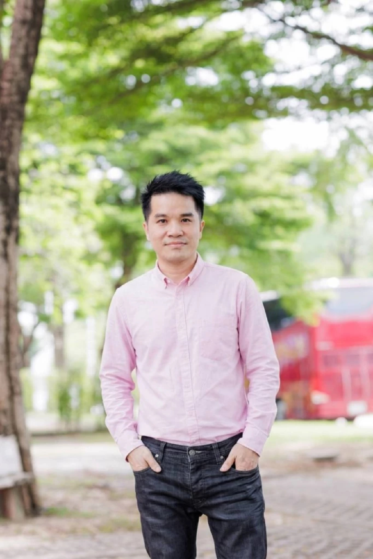 ผศ.ดร.บดินทร์ เดชาบูรณานนท์ l รองคณบดีฯ และอาจารย์สาขาวิชาการโฆษณาและสื่อสร้างสรรค์ มหาวิทยาลัยรังสิต