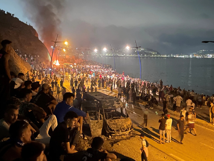 'โมร็อกโก' อพยพเดือด! ฝ่าพรมแดน ทะลักเข้าสเปนนับพัน เสียชีวิต 18 ราย