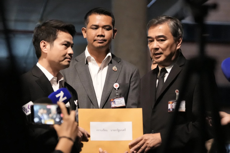 'ปชป.' ยื่นรัฐบาล แนะแนวทางแก้น้ำท่วมใต้-พัฒนาศูนย์แจ้งเตือน
