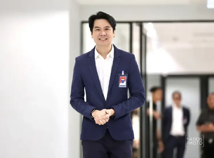 'ภาวุธ' ยิ้มแย้ม มาตามนัด หอบหลักฐานแจงดีเอสไอ ปมเส้นเงิน Forex
