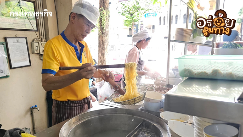 ‘บะหมี่เกี๊ยว กวางตุ้ง 2451’ บะหมี่ทำเอง เกี๊ยวกุ้ง อร่อยเต็มคำ