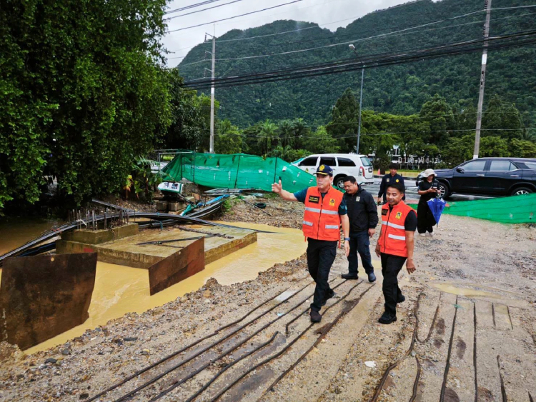 พังงารับมือฝนตกหนัก สั่งทุกหน่วยพร้อมป้องกันน้ำท่วม
