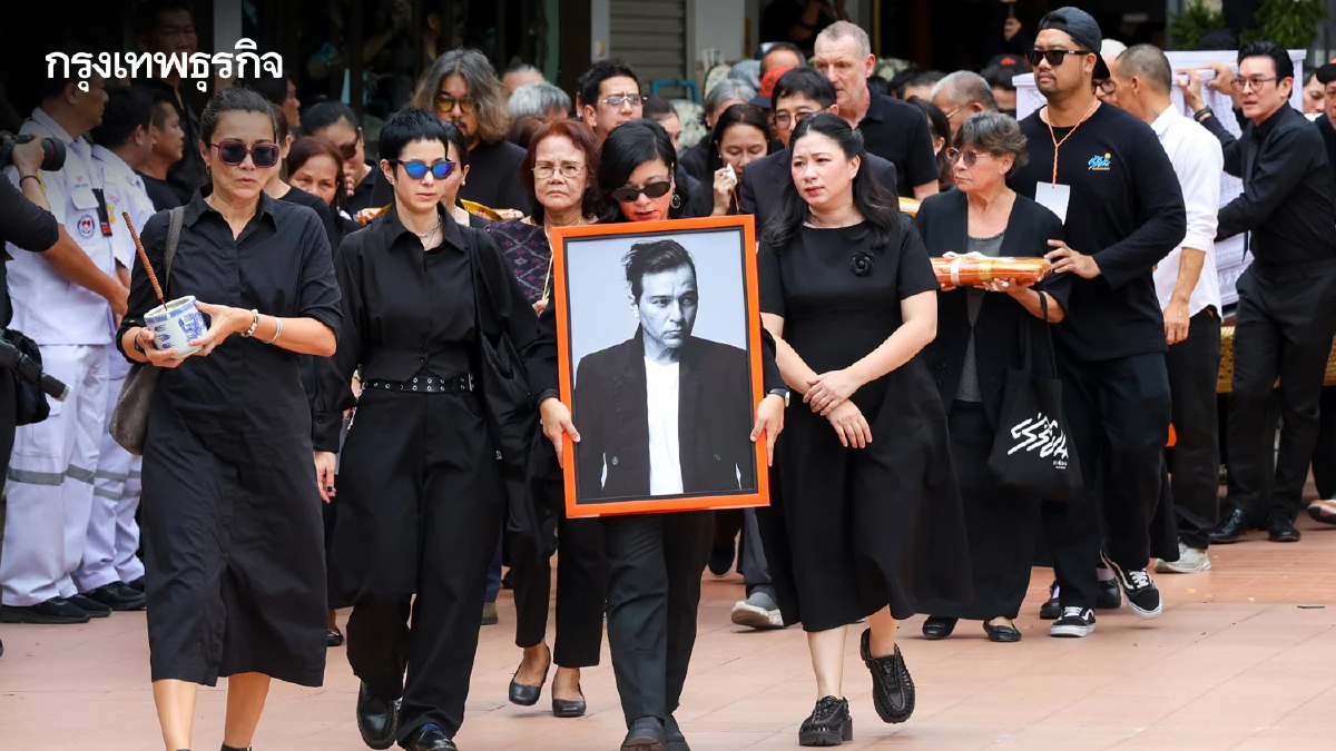 สุดเศร้า! พิธีฌาปนกิจ "เร แม๊คโดแนลด์" เพื่อนในวงการ-แฟนคลับร่วมอาลัยแน่นวัด