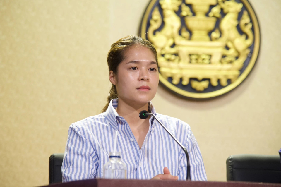 ครม.สัญจรนัดแรก 'รัฐบาลอนุทิน 2' ไปสงขลา ใส่ชุดผ้า 'ลายราชวัตร'