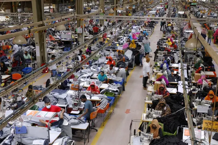 Fast Fashion: เมื่อความรวดเร็วของแฟชั่น แลกมาด้วยต้นทุนของโลก | World Wide View
