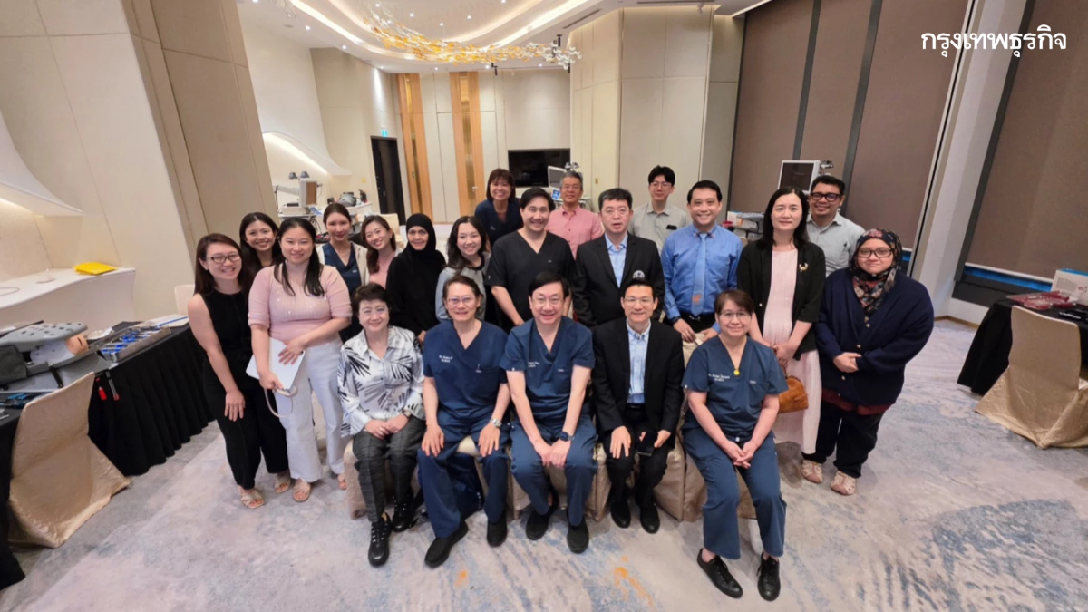 นพ.วีรพล เขมะรังสรรค์ ได้รับเชิญไปถ่ายทอดเทคนิค vNOTES บนเวทีนานาชาติ ณ สิงคโปร์