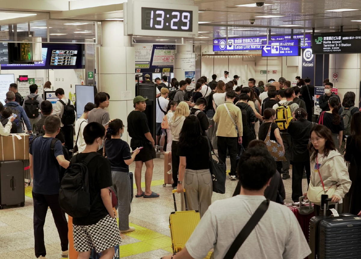 ผู้โดยสาร 7,000 ชีวิต ติดค้างที่สนามบินนาริตะ ฝนตกหนักในญี่ปุ่นคร่าชีวิต 4 ราย