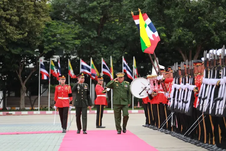 'กองทัพไทย' จัดทหารกองเกียรติยศฯ ต้อนรับ 'ผบ.ทหารสูงสุดเมียนมา' ก่อนถก HLC