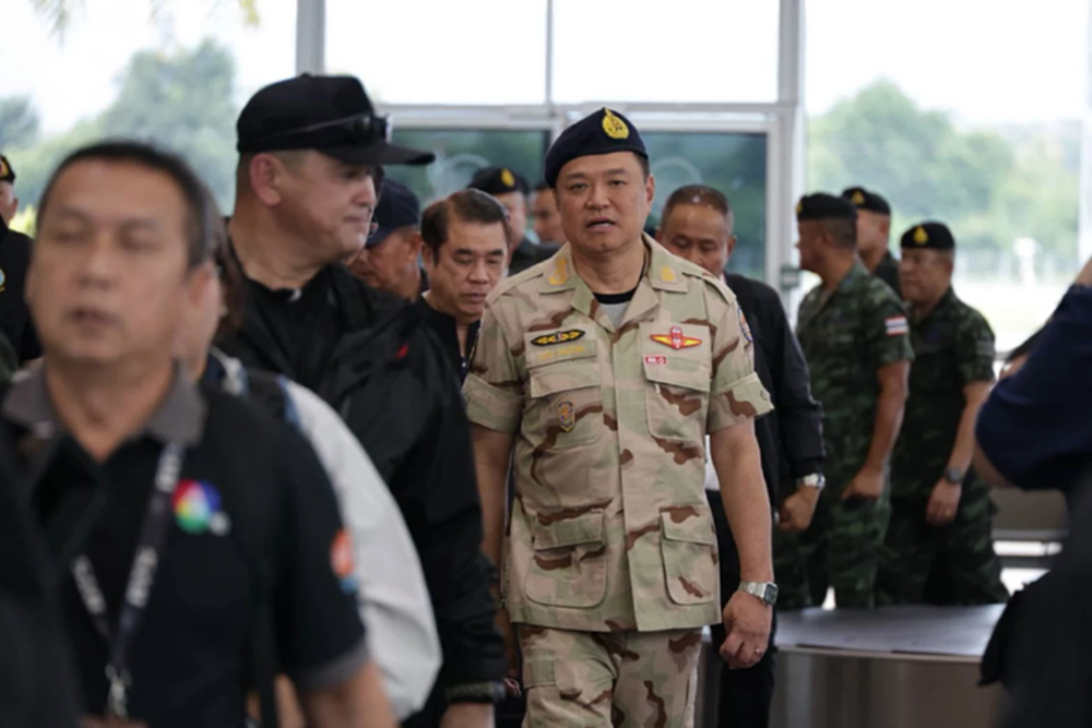 'นายกฯ' สั่งบังคับใช้กฎหมาย ดูแลเหตุรุนแรงใต้ พร้อมดูแลปชช.