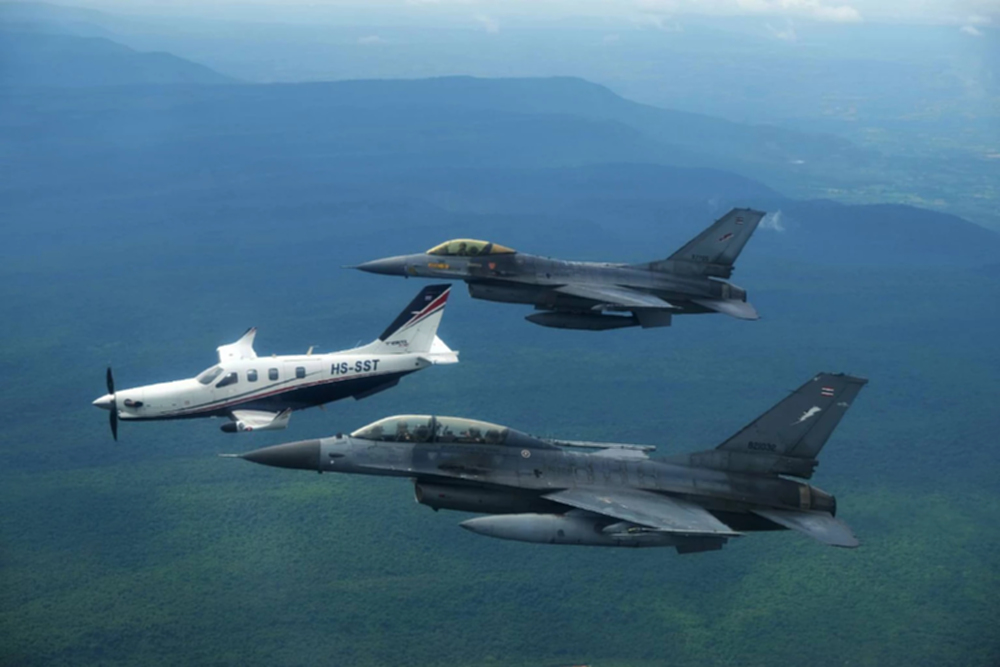 F-16 บินอารักขา 'นายกฯ' ขับเจ็ทเข้ากองบิน 1  ปลื้ม นามเรียกขาน ‘มิกกี้’