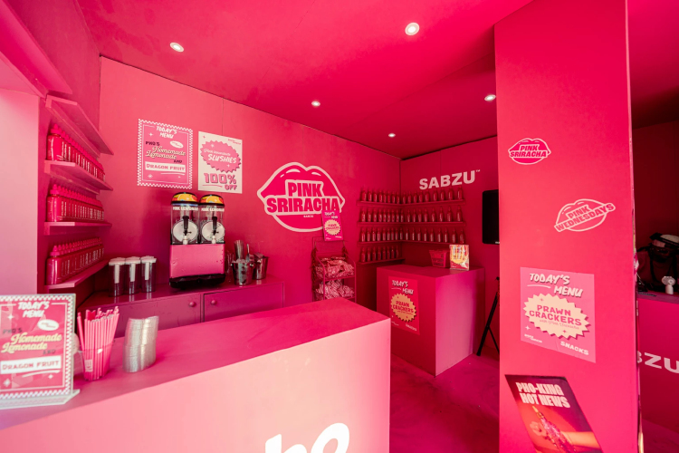 SABZU x Pho เปิดตัว Pink Sriracha สร้างสีสันกลางกรุงลอนดอน ณ สถานีรถไฟ King’s Cross
