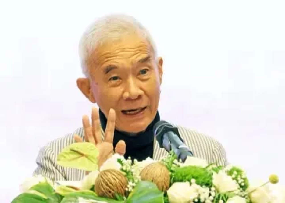 “สุวัจน์”ชี้เศรษฐกิจไทยโตต่ำ-หนี้พุ่ง แนะรัฐ-เอกชนร่วมแก้