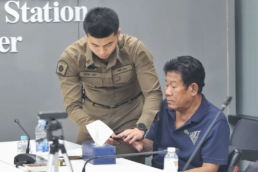 พลิกแฟ้ม ‘ฉลอง เรี่ยวแรง’ จากผู้คุมสู่ สส. 3 สมัย ตำนาน ‘งูเห่า’ ก่อนยิงนายกอบจ.นนทบุรี