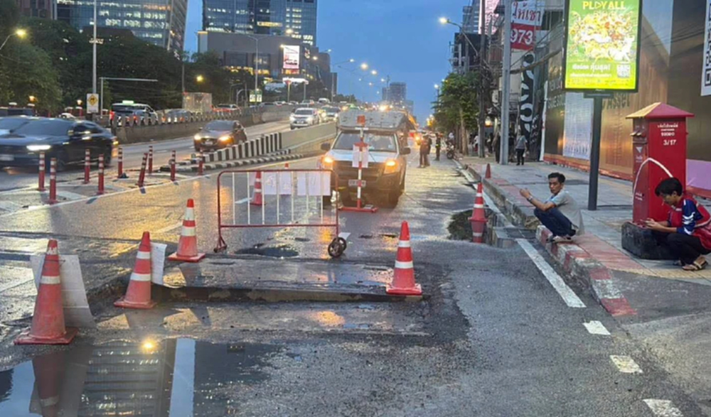 เช็กเส้นทางเลี่ยง พระราม 4 จราจรติดขัด ฝาบ่อทรุดตัวหน้า SO Bangkok