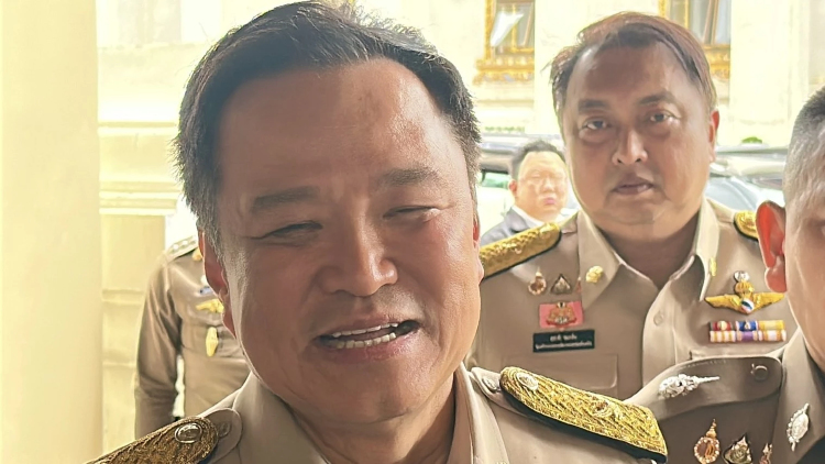 ‘อนุทิน’ เผย ‘คดีโกง สว.’ ไม่รู้จะตอบอย่างไร ชื่อติดโผ หัวเราะเพิ่งกินไอติม
