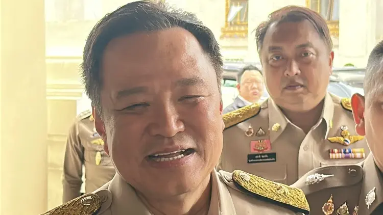 ‘อนุทิน’ เผย ‘คดีโกง สว.’ ไม่รู้จะตอบอย่างไร ชื่อติดโผ หัวเราะเพิ่งกินไอติม