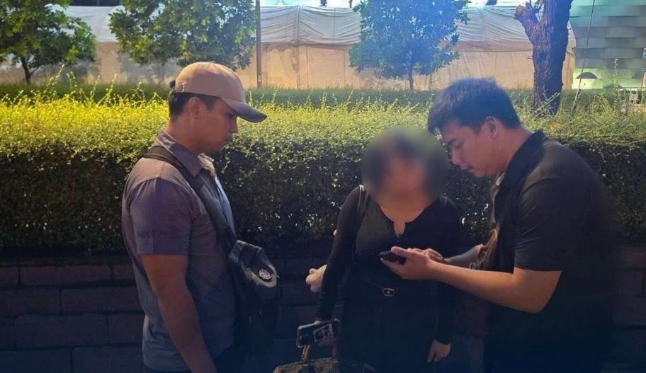 เอี่ยวฟอกเงิน แก๊งยาเสพติดรายใหญ่ บุกจับสาวแสบหน้าห้างดังปทุมธานี