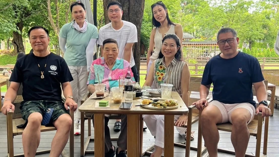 ‘อนุทิน’ โพสต์ ใส่ขาสั้น หลัง ‘เนวิน’ โดนถล่มยับบวงสรวงศาลหลักเมืองนคร