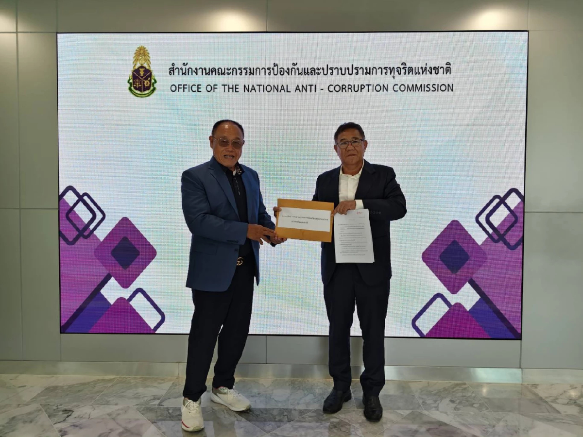 'ส.ก.ปชป.-พท.' จับมือ ยื่นสอย 'ส.ก.ปชน.' ปมลงคะแนนแทนกัน