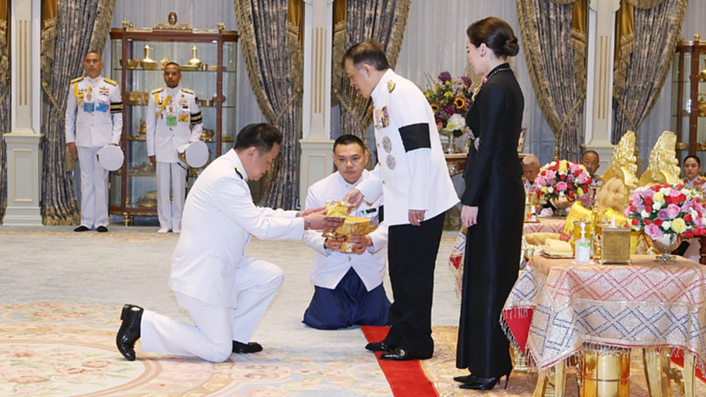 ในหลวง-พระราชินี พระราชทานพระบรมราชวโรกาสให้ นายกรัฐมนตรี และคณะเข้าเฝ้าฯ