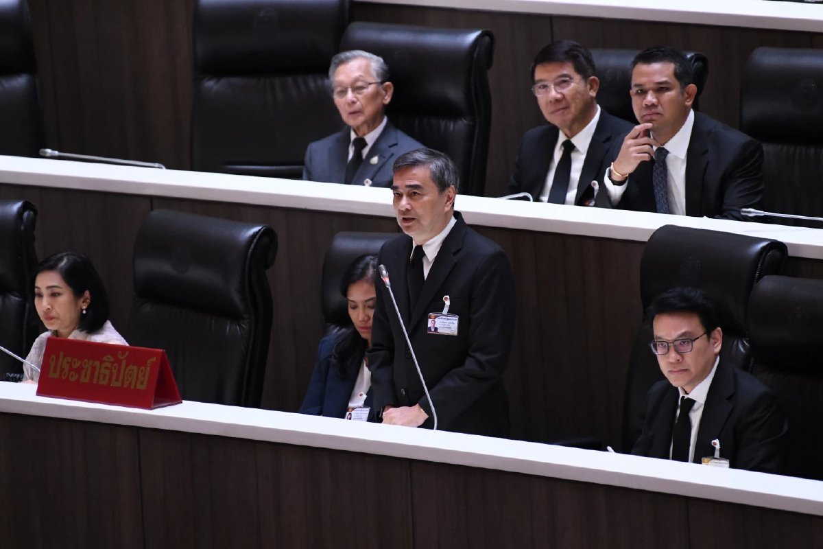 'อภิสิทธิ์' ฟันธง พ.ร.ก.เงินกู้ ไม่ช่วยฟื้นวิกฤติพลังงาน