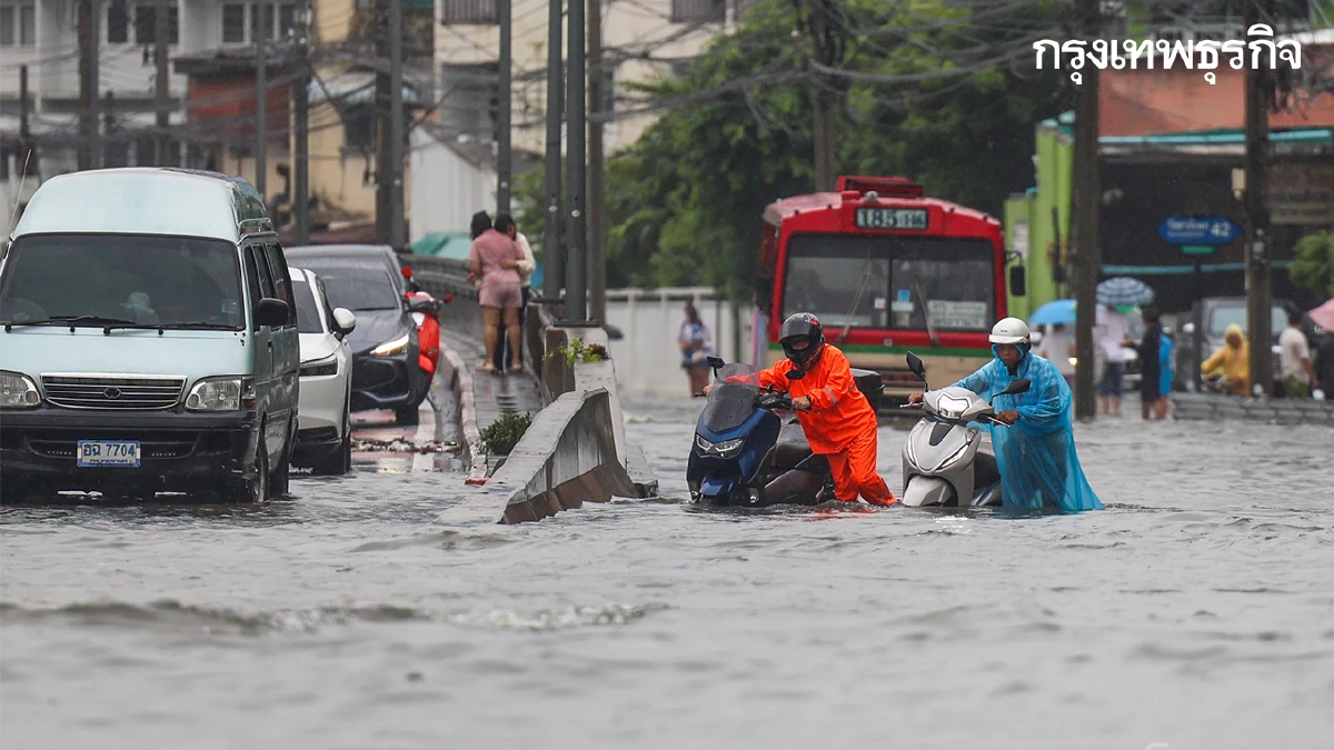 รถติดทั้งสาย! ฝนถล่มกรุงข้ามคืน 'รัชดาฯ' จมมิดทุกเลน รถดับนับสิบ