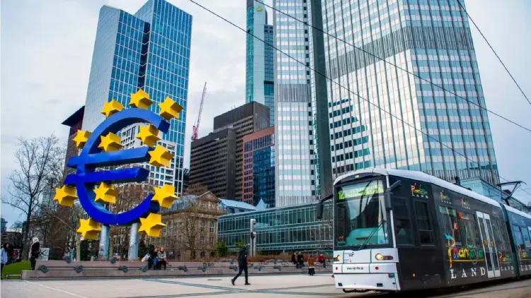 โพลล์คาด ECB เก็บกระสุน เล็งปรับขึ้นดอกเบี้ยอีกครั้ง ธ.ค.นี้