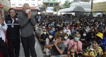 ”สุวัจน์”เปิดงานเทกระจาดโคราช แจกข้าวสารผู้ยากไร้ 15,000 ถุง
