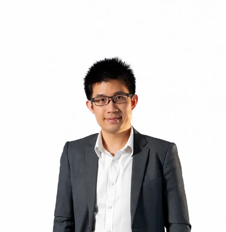 วรวิสุทธิ ภิญโญยาง Founder, Wize , Email : wora@wize.vc