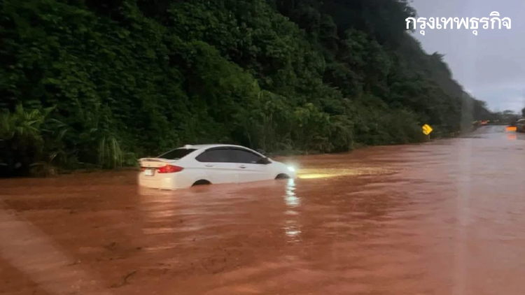 น้ำป่าดอยทะลักซัดตัดขาด 'แม่จัน' เสี่ยงรถจมดับ อุตุฯ พบฝนใหม่ซ้ำ